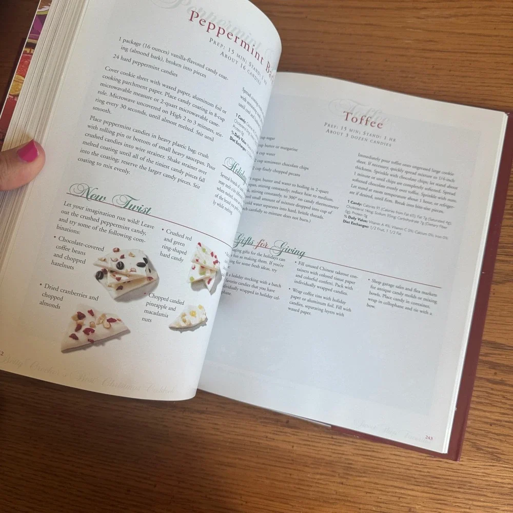 Betty Crocker's‎ Best Christmas Cookbook Hardcover Holiday Recipes 1999 Edition